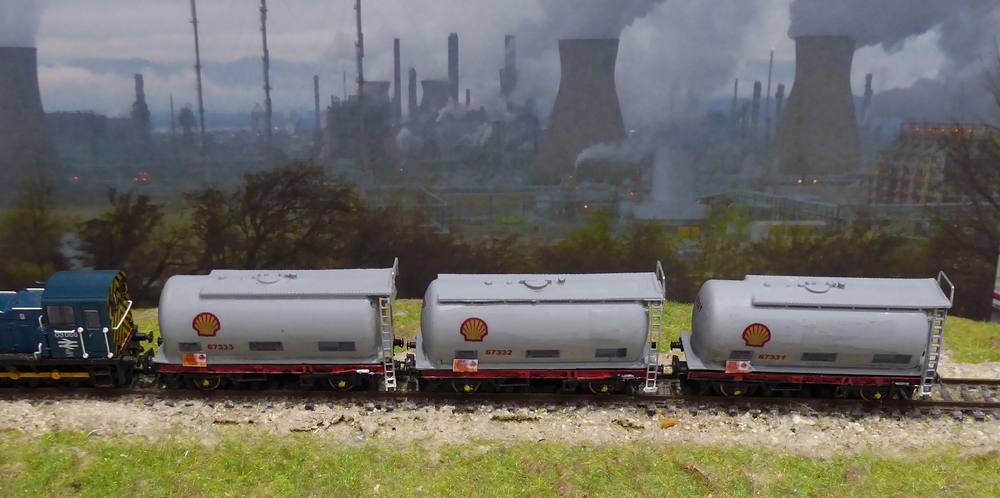 Shell Tank Wagons with Class 03 Shunter